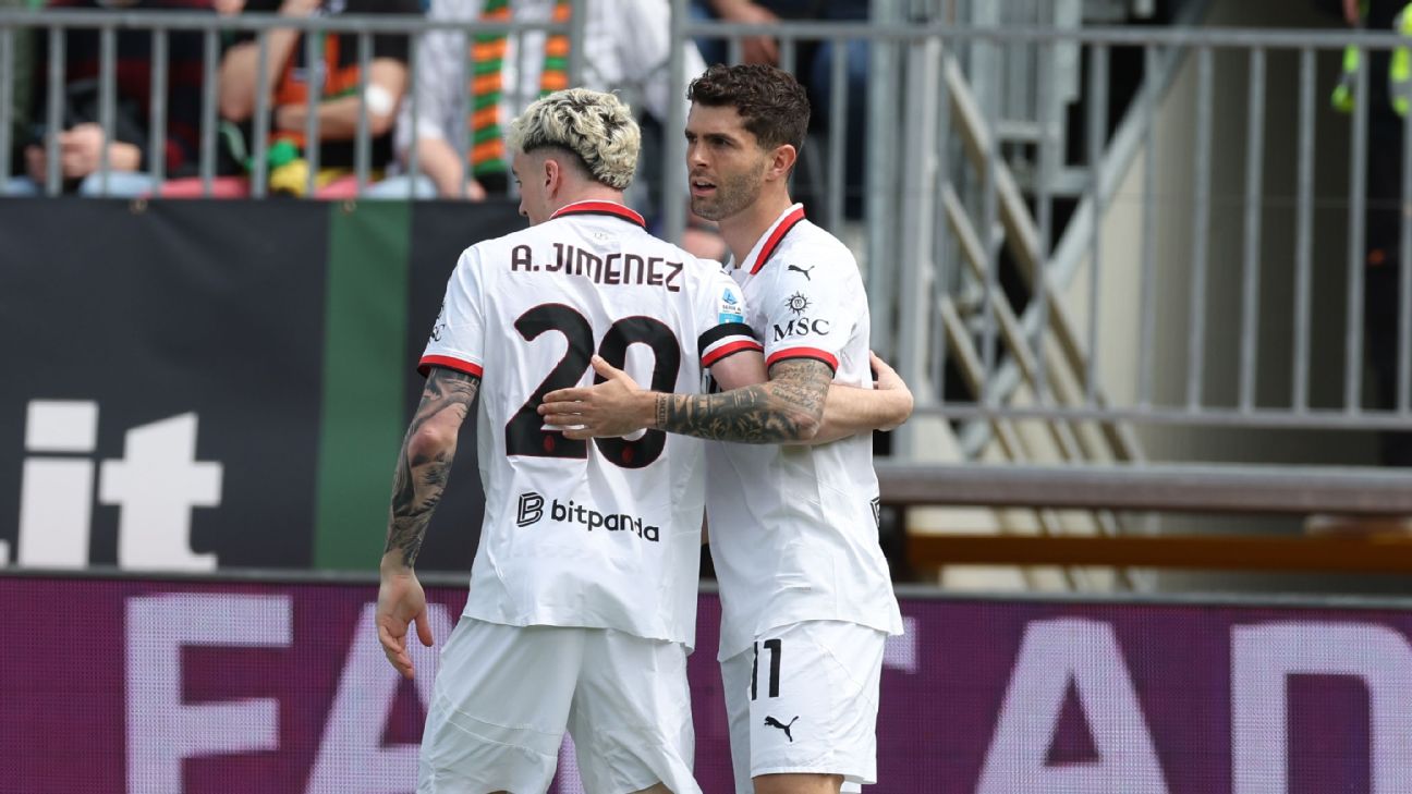 Selebrasi Christian Pulisic dan Gimenez setelah mencetak gol ke gawang Venezia dalam lanjutan Serie A