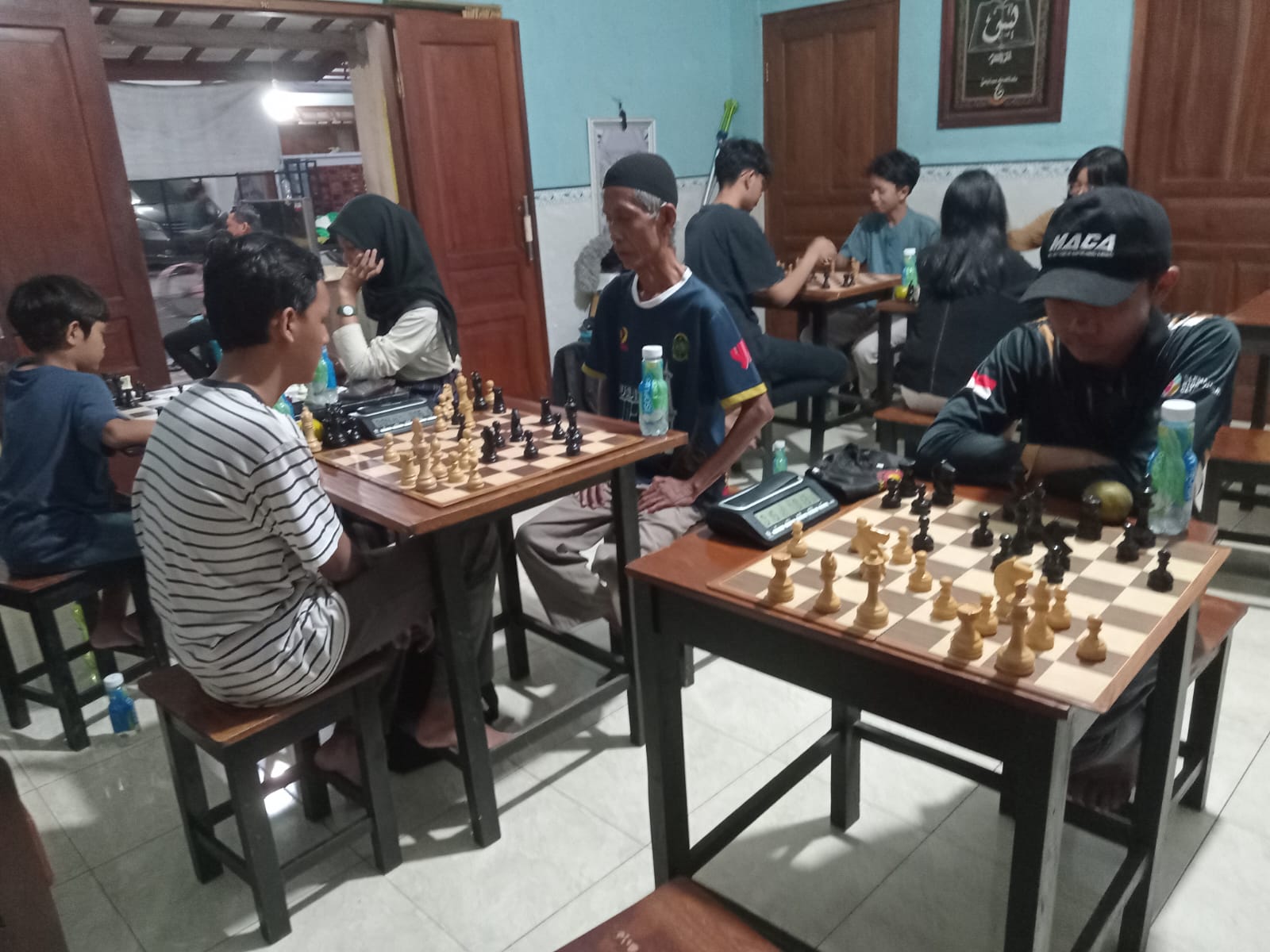 Para atlet catur Kota Jogja saat menjalani latihan jelang Porda DIY 2025.