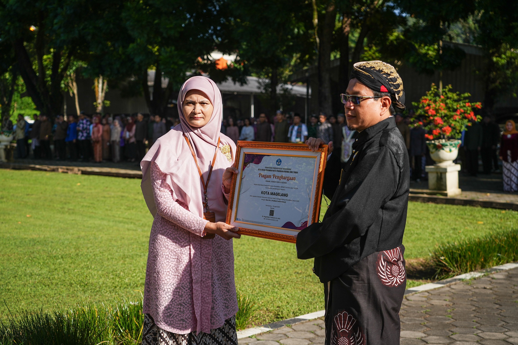 Kota Magelang mendapat penghargaan dari BBPMP Provinsi Jateng karena meraih SPM tertinggi, Jumat (2/5).