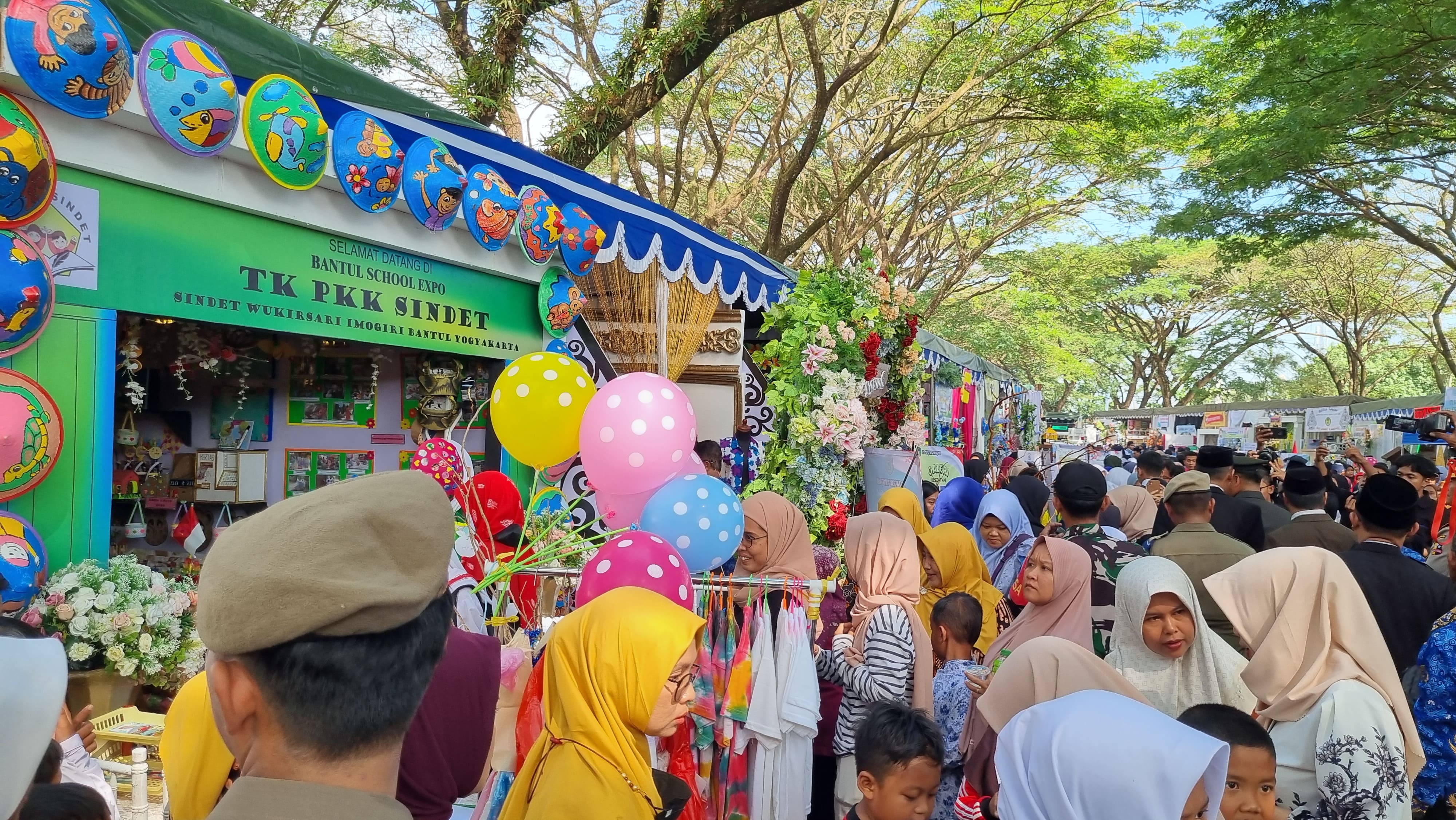 Pembukaan Bantul School Expo 2025 yang dilangsungkan di kawasan parkir Stadion Sultan Agung Bantul berlangsung meriah