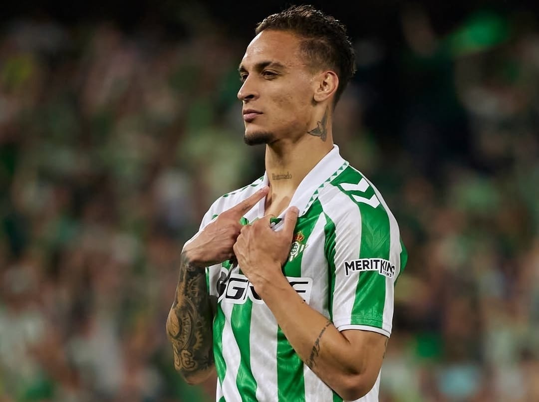 Gelandang Real Betis, Antony