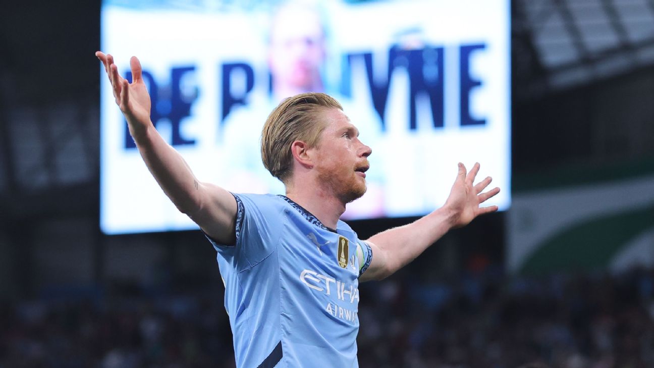 Kevin de Bruyne rayakan gol ke gawang Wolves di Etihad Stadium