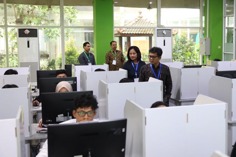 FOKUS: Para peserta yang mengikuti ujian tulis berbasis komputer (UTBK) SNBT di UGM.