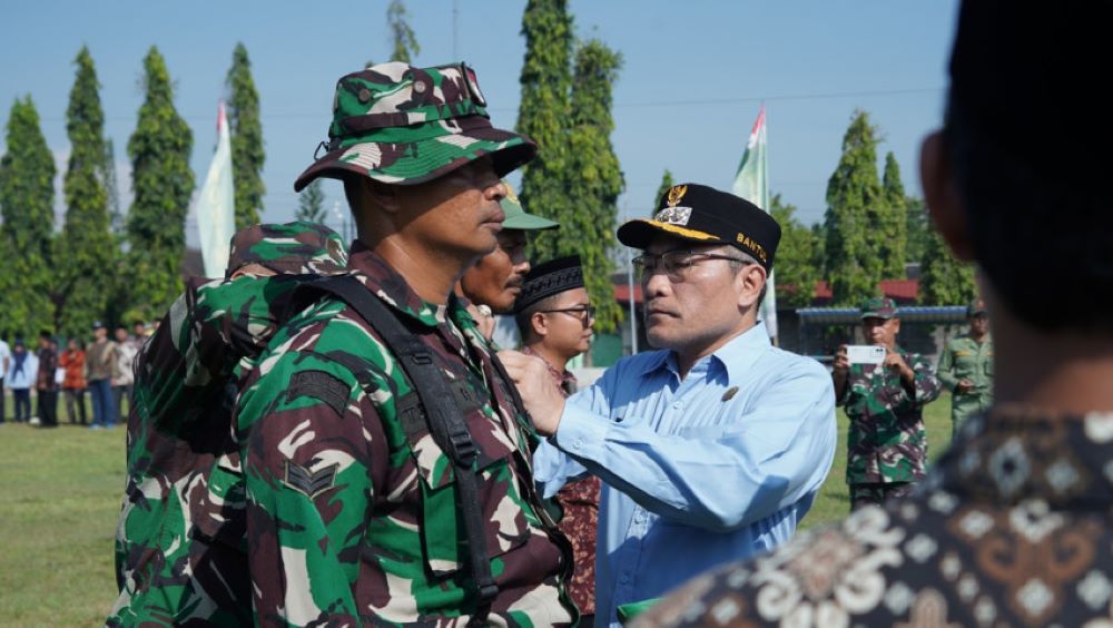 Bupati Bantul Abdul Halim Muslih meresmikan program TNI Manunggal Membangun Desa (TMMD) Sengkuyung tahap kedua di Lapangan Wukirsari, Imogiri, Bantul Selasa (6/5).