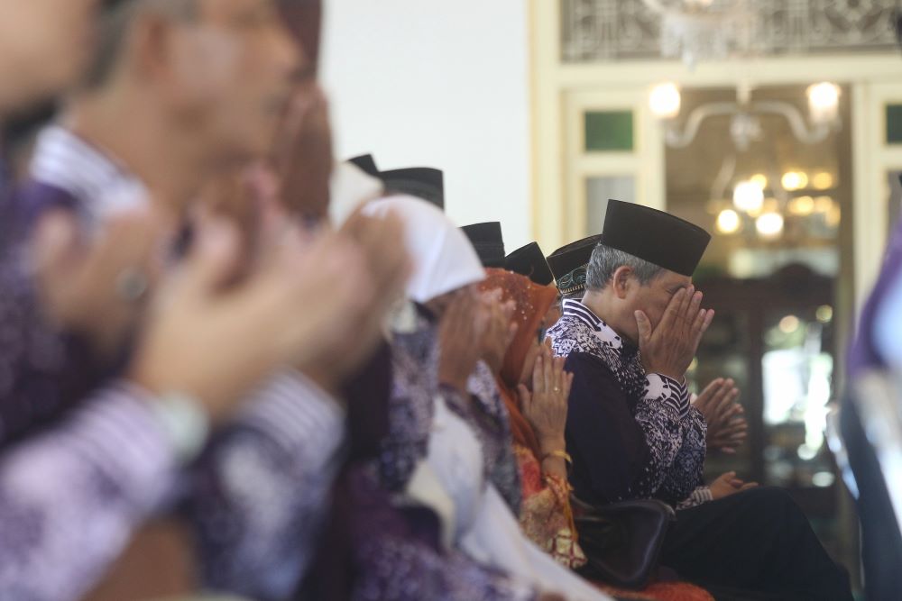 Sejumlah perwakilan jamaah calon haji mengikuti acara Pamitan Jamaah Calon Haji DIY, di Bangsal Kepatihan, Jogja Selasa (6/5).