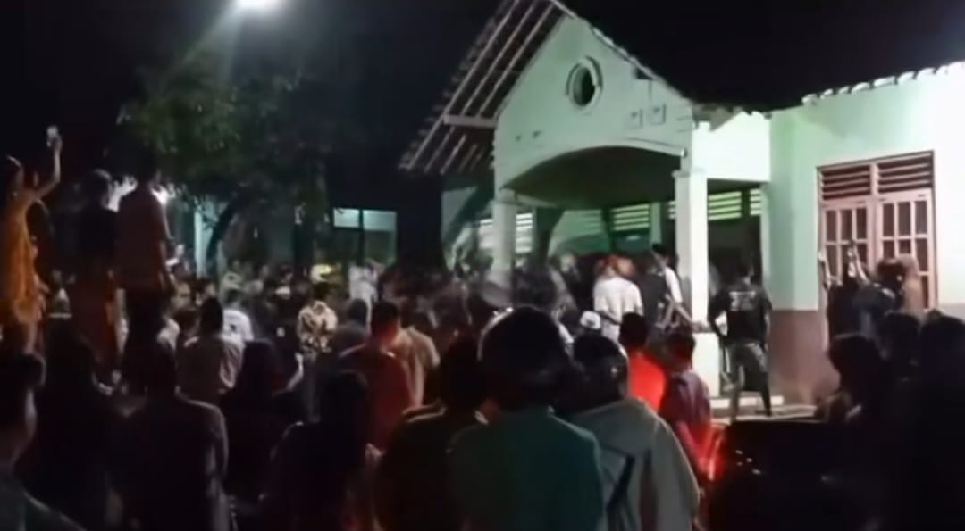 DITANGKAP: Pelaku begal motor ditangkap warga saat beraksi di Rejosari, Bandongan.
