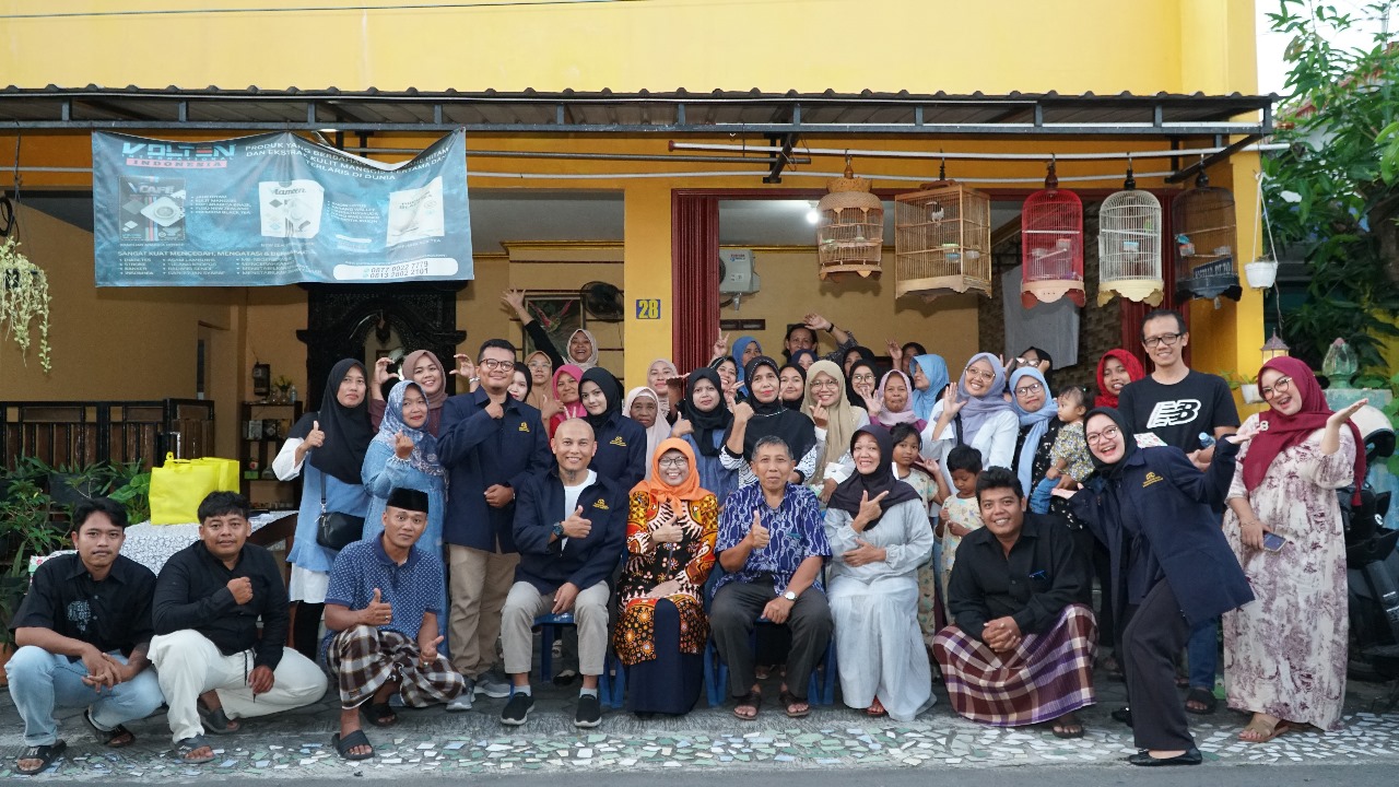 LANGSUNG KE MASYARAKAT: Program pemberdayaan umat (Prodamat) dilakukan mahasiswa program magister manajemen UAD. Mereka melaksanakan di Perumahan Sorosutan Indah, Umbulharjo, Jogja.
