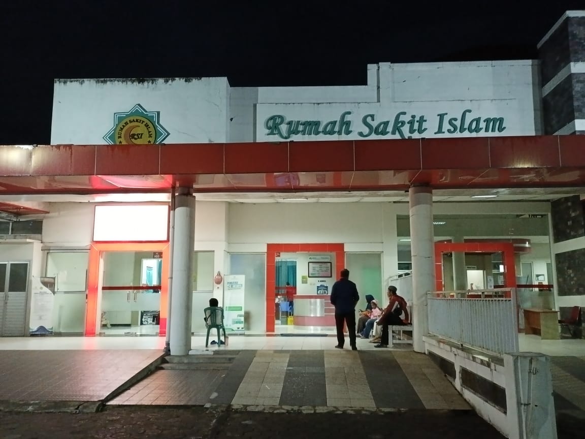 Suasana di lobi RSI Purworejo usai sebagaian korban kecelakaan maut di turunan Kalijambe dirujuk untuk mendapat perawatan medis.