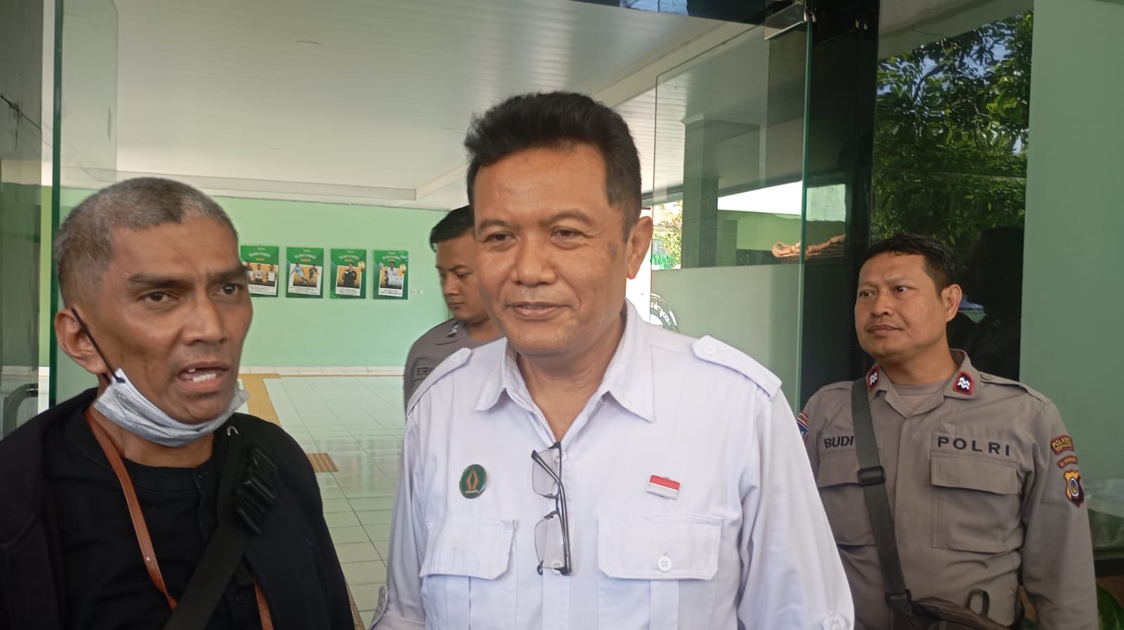 BANTAH: Kepala SMPN 10 Kota Jogja Edy Thomas Suharta saat ditemui Rabu (7/5/2025).