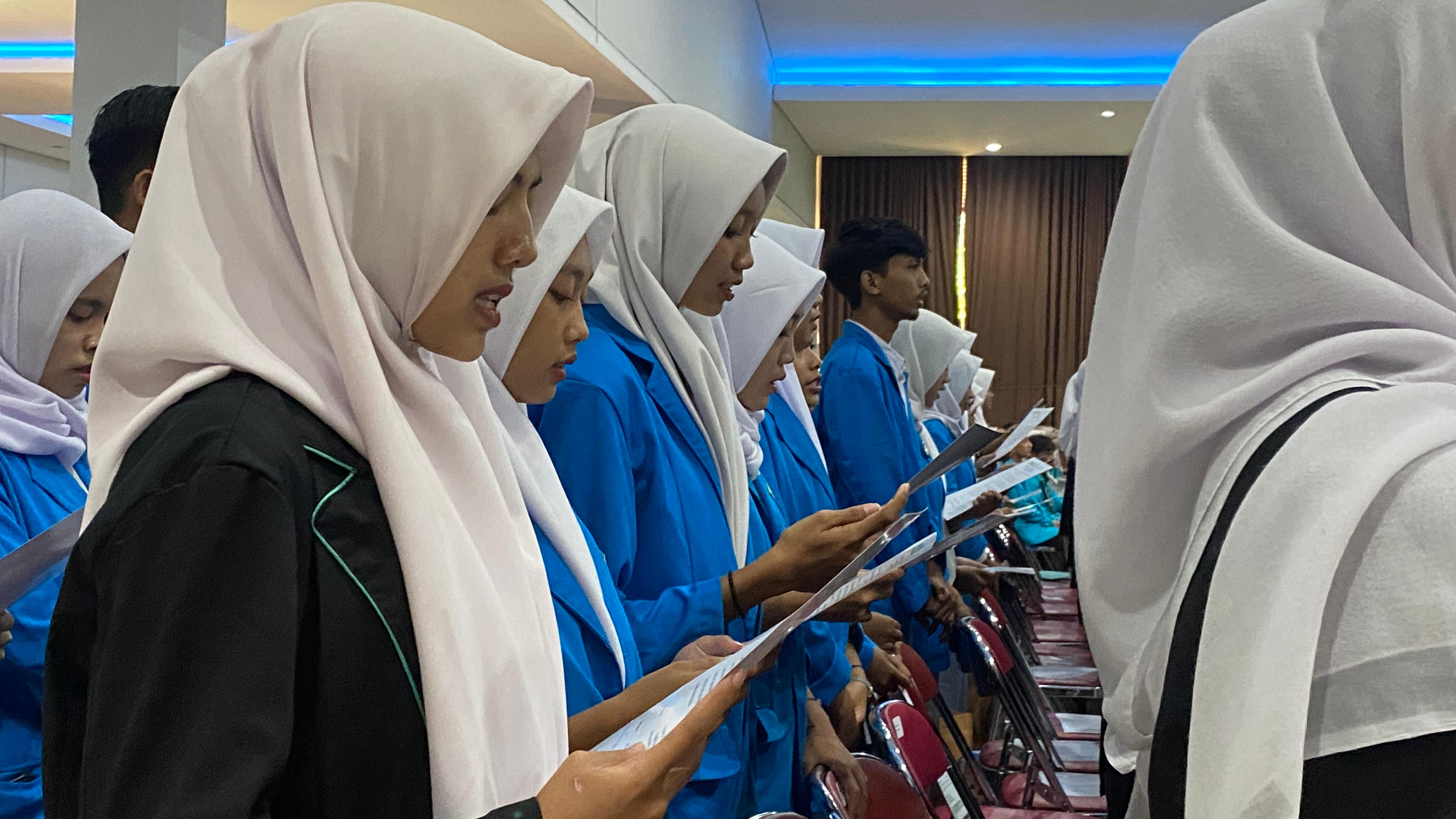 Pengambilan Sumpah Bersama 683 Tenaga Penunjang Kesehatan DIY di Prima SR Hotel dan Convention Sleman, Rabu (7/5/2025).