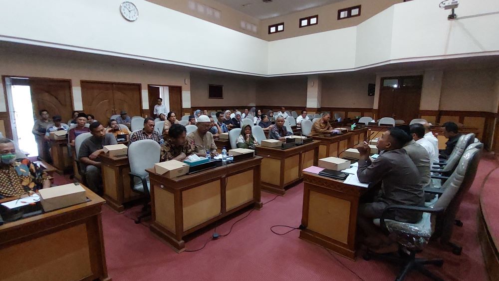 WADUL: Paguyuban Pasar Burung Gowok saat mengeluhkan tingginya retribusi ke DPRD Kulon Progo Rabu (7/5).