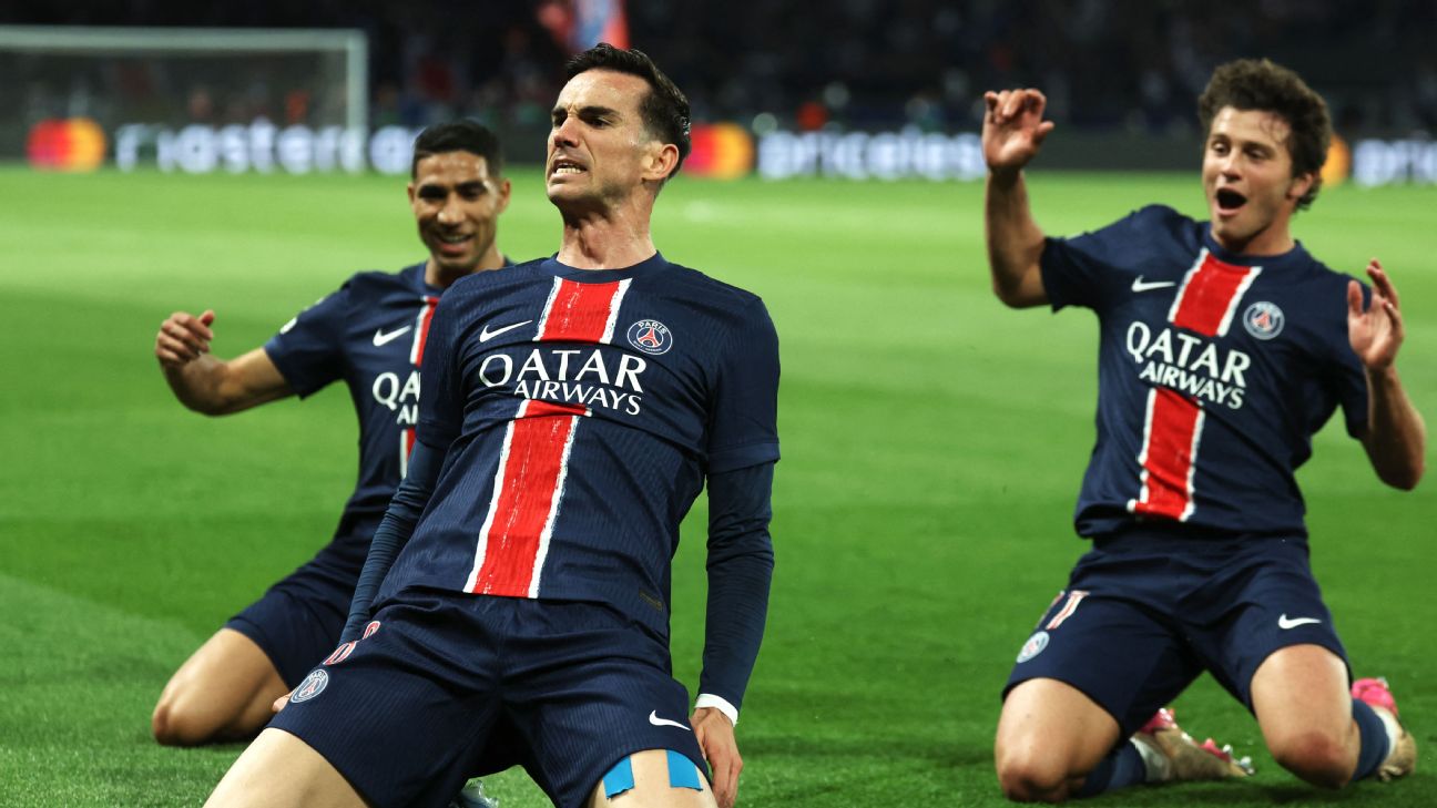 Selebrasi pemain PSG setelah Fabian Ruiz mencetak gol ke gawang Arsenal