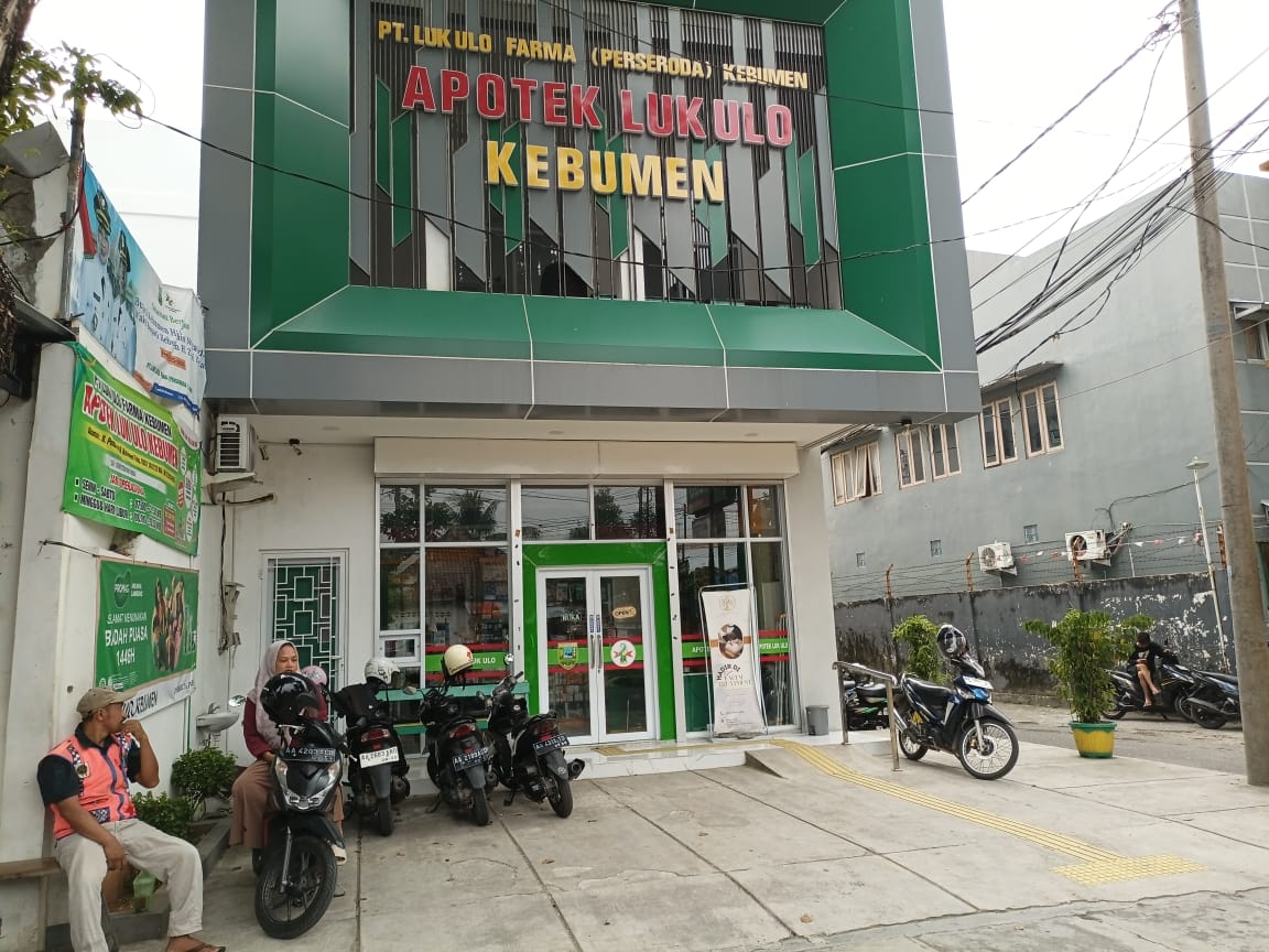 Bangunan Apotek Lukulo berada di Jalan Pemuda, Kebumen. Dalam waktu dekat Pemerintah Kabupaten (Pemkab) Kebumen akan menjadikan PT Lukulo Farma Perseroda menjadi perusahaan besar farmasi (PBF).