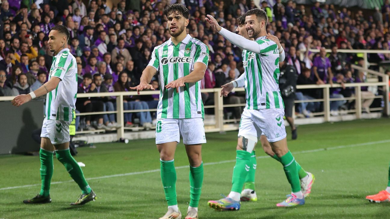 Selebrasi pemain Real Betis setelah Abde Ezzalzouli mencetak gol kemenangan atas Fiorentina