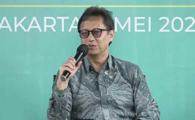 Menteri Kesehatan, Budi Gunadi Sadikin, saat meluncurkan program Gerakan Bersama Penguatan Desa dan Kalurahan Siaga TBC di Kantor Kelurahan Rambutan, Ciracas, Jakarta Timur, Jumat (9/5/2025).
