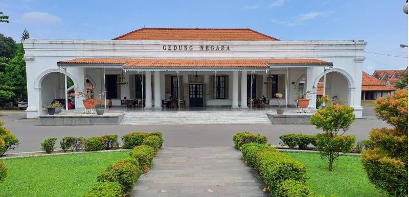 Gedung Negara Cirebon.