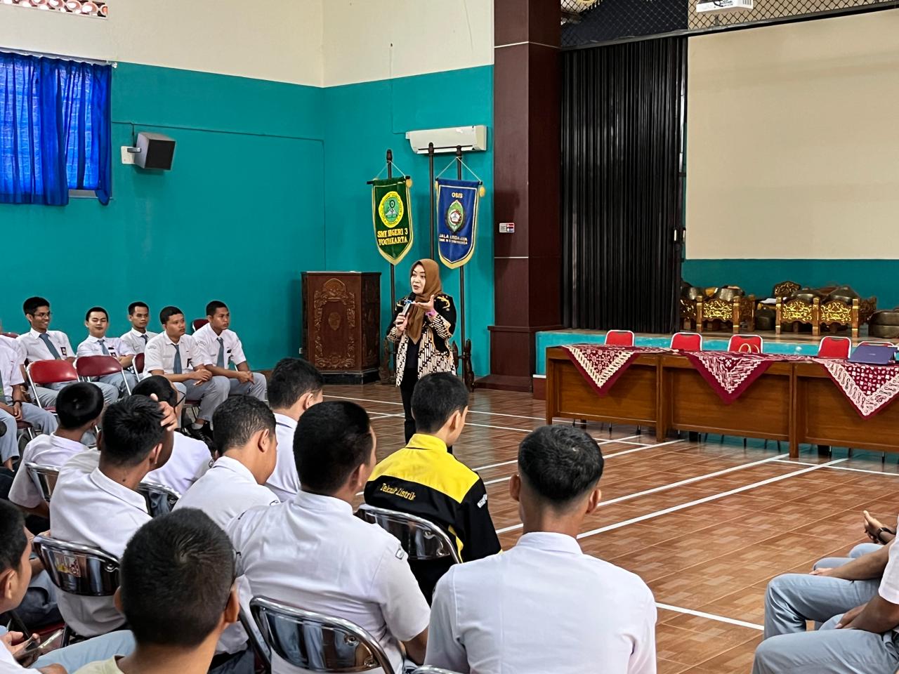 Bimtek Siap Kerja yang diinisiasi oleh SMKN 3 Jogjakarta bagi para siswanya, hal ini dilakukan untuk mempersiapkan siswa sebelum lulus sekolah