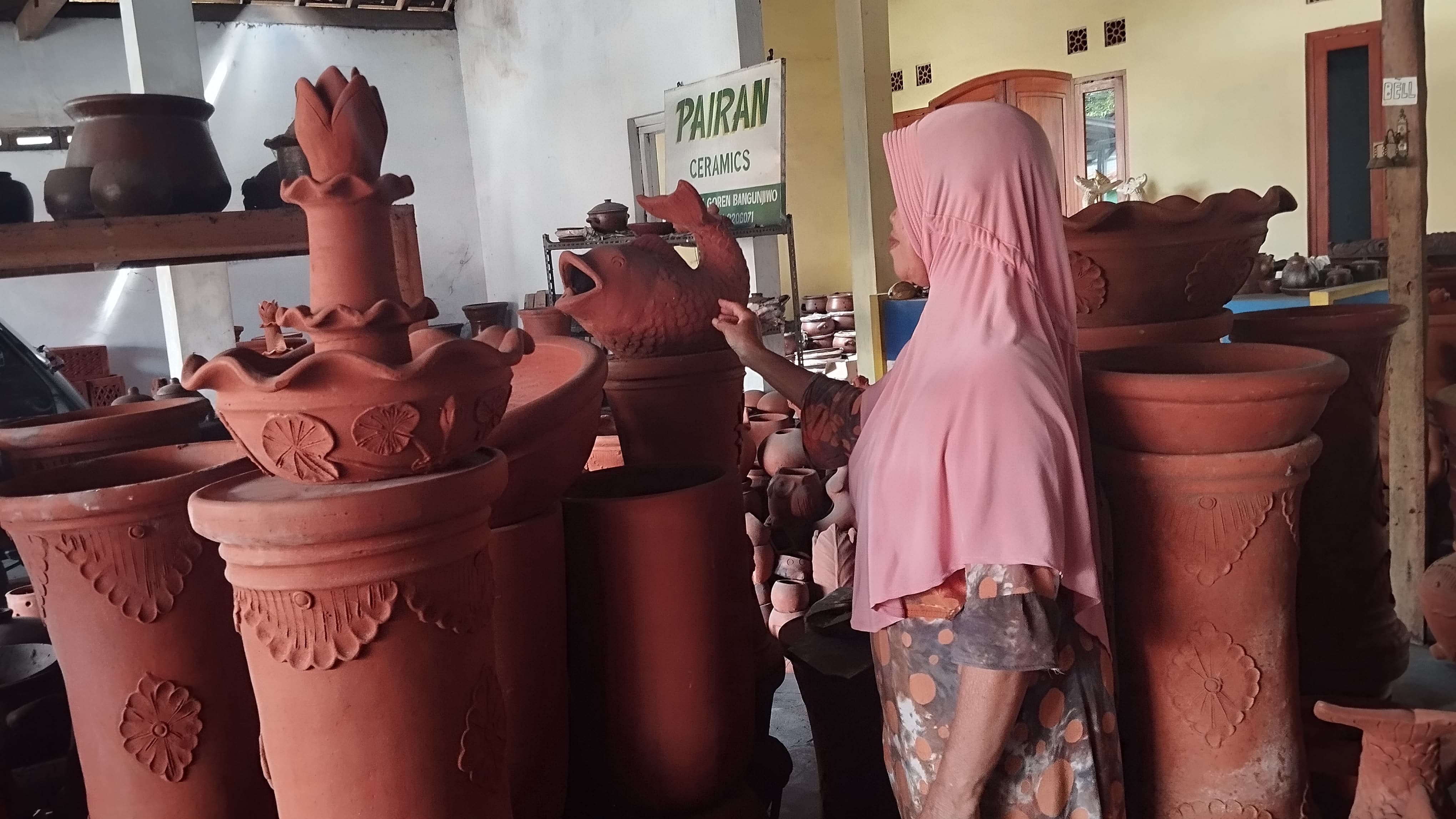 Gerabah: Berbagai Jenis Gerabah yang Berada di Galeri Pairan Ceramics