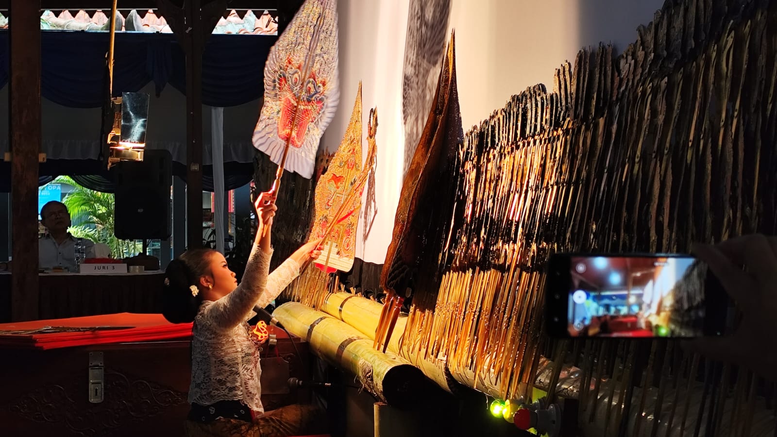Para peserta dari jenjang SD dan SMP mengikuti gelaran Festival Dalang Cilik yang diinisiasi oleh UNY  &nbsp;