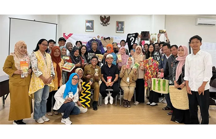 KERJA SAMA: Sesi pelatihan dan kolaborasi yang dijalin Universitas Amikom Jogjakarta dengan Dispar DIJ dalam upaya peningkatan bidang ekonomi kreatif.