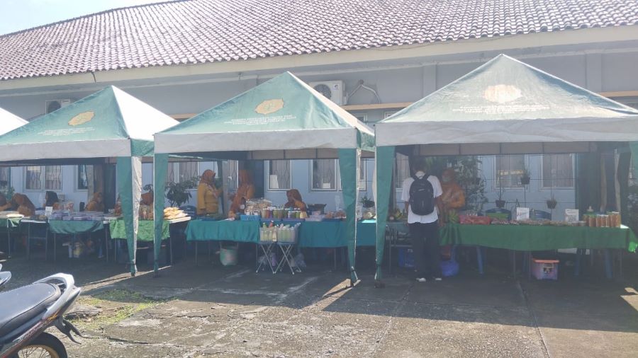 KWT: Pasar Tani depan Gedung Dinas Ketahanan Pangan dan Pertanian Bantul