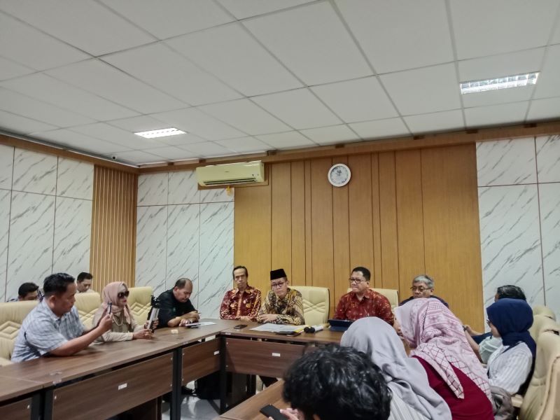 PEMAPARAN: Jajaran Dinas Pendidikan Sleman saat memberikan penjelasan terkain kondisi sekolah Jumat (16/5).