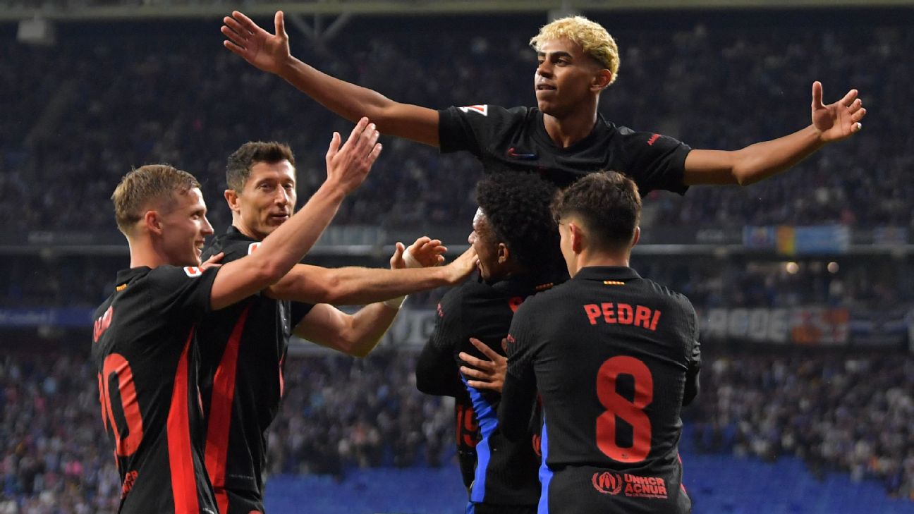 Selebrasi pemain Barcelona setelah Lamine Yamal mencetak gol pembuka dalam kemenangan 2-0 atas Espanyol
