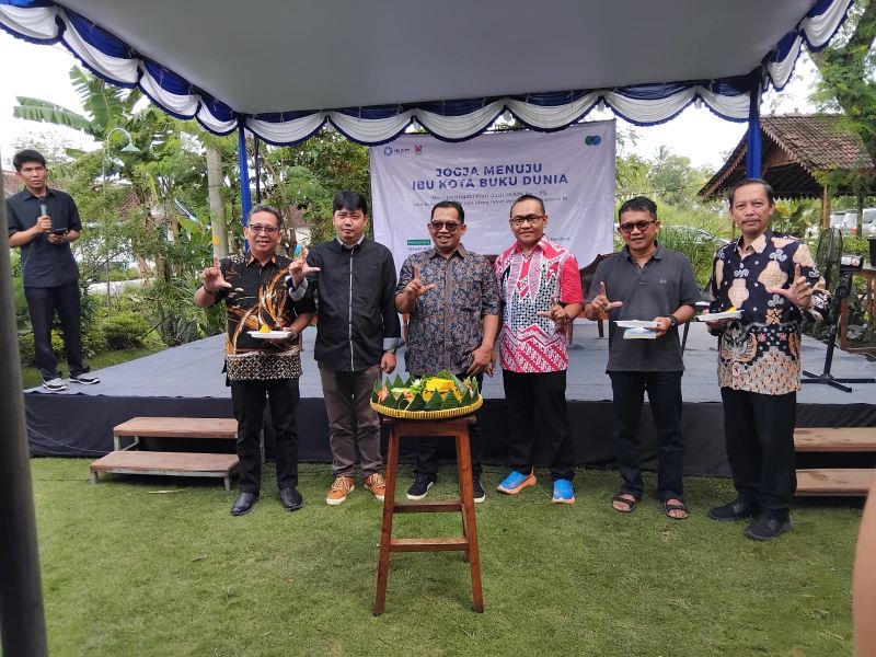 SALAM LITERASI: Peringatan Hari Buku Nasional, Pemprov DIY mendorong masyarakat meningkatakan budaya literasi untuk Yogyakarta menuju Ibu Kota Buku Dunia oleh UNESCO.