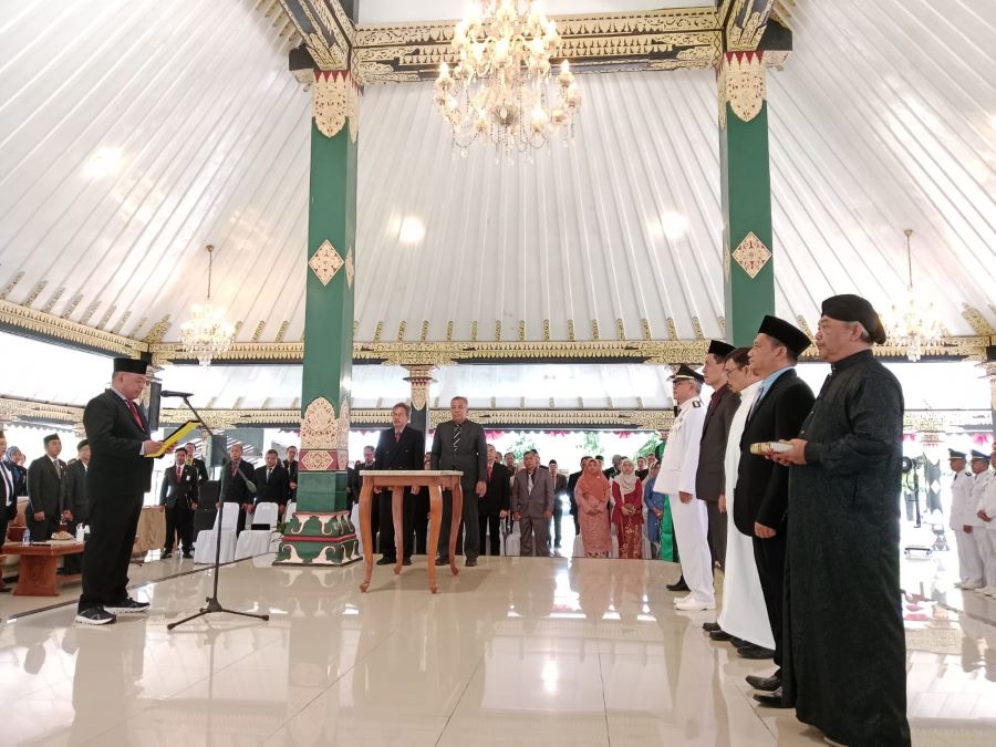 Proses pelantikan pejabat oleh Bupati Sleman Harda Kiswaya