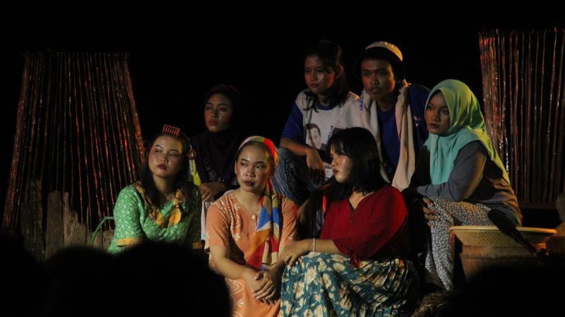 ANAK MUDA: Siswa SMKN 2 Pengasih menggelar teater dengan tema isu sosial.&nbsp;