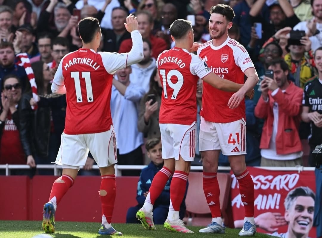 Selebrasi pemain Arsenal setelah Declan Rice mencetak gol kemenangan atas Newcastle United