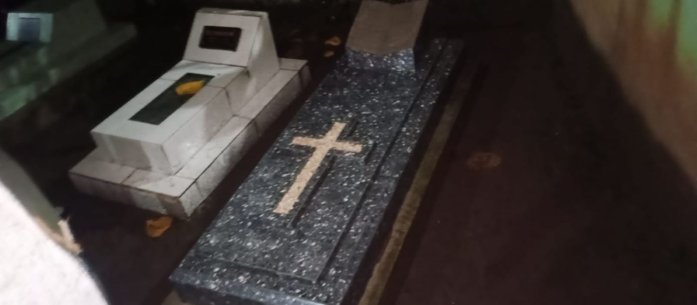 Rusak: Makam yang Rusak di TPU Jaranan, Panggungharjo, Sewon