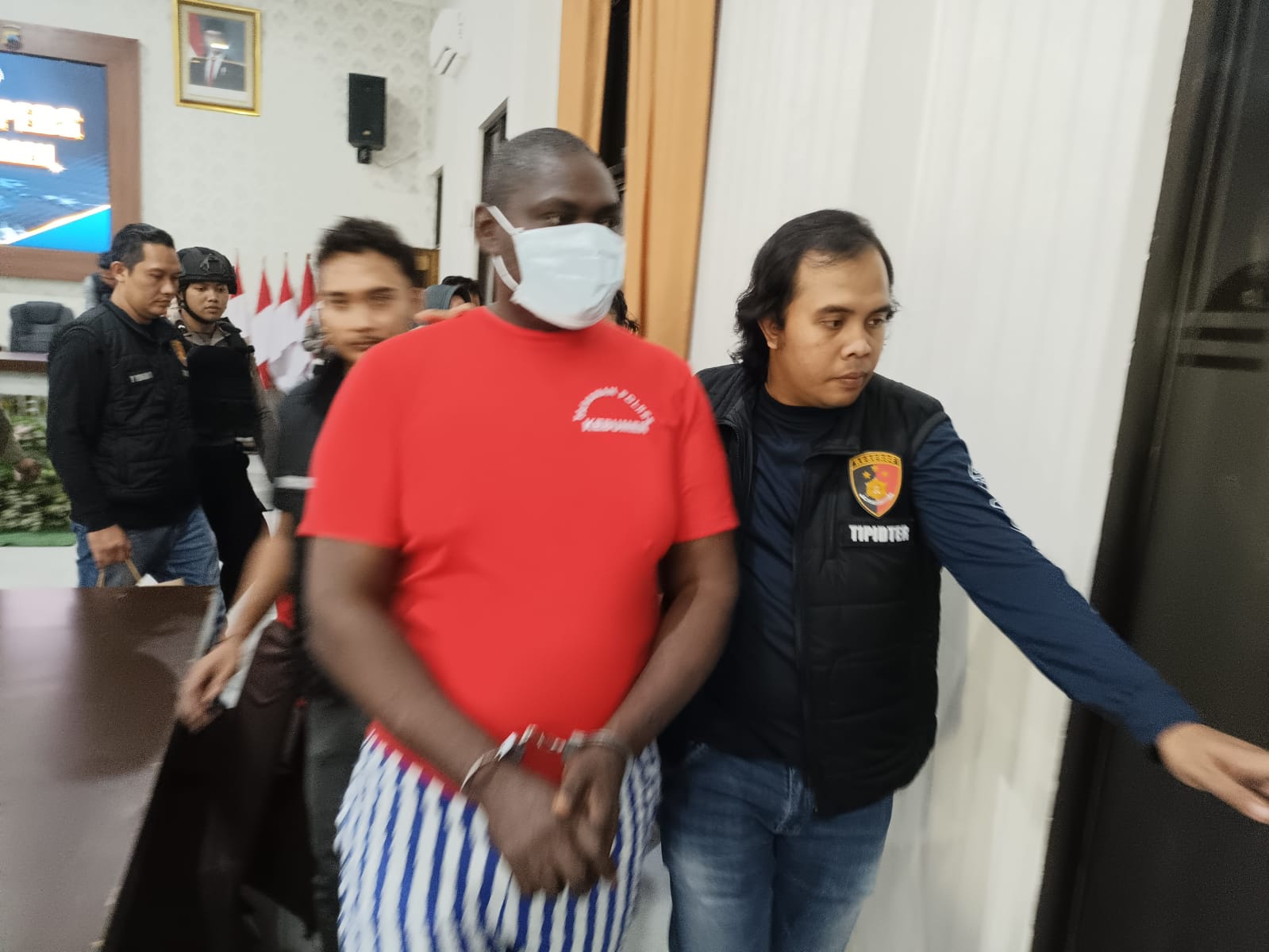 Polres Kebumen berhasil mengungkap kasus penipuan online yang melibatkan warga negara asing (WNA) asal Nigeria.