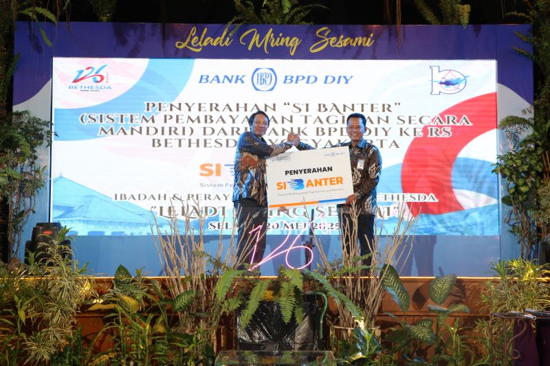 INOVASI: Penyerahan Si Banter dalam perayaan HUT ke-128 RS Bethesda Jogja di auditorium rumah sakit itu Selasa (20/5).