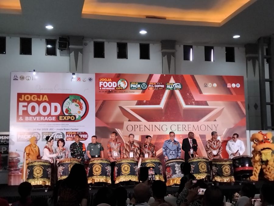 Pembukaan  pameran Jogja International All Tea, Food & Beverage, and Print Expo 2025 yang terselenggara di Jogja Expo Center (JEC), Bantul