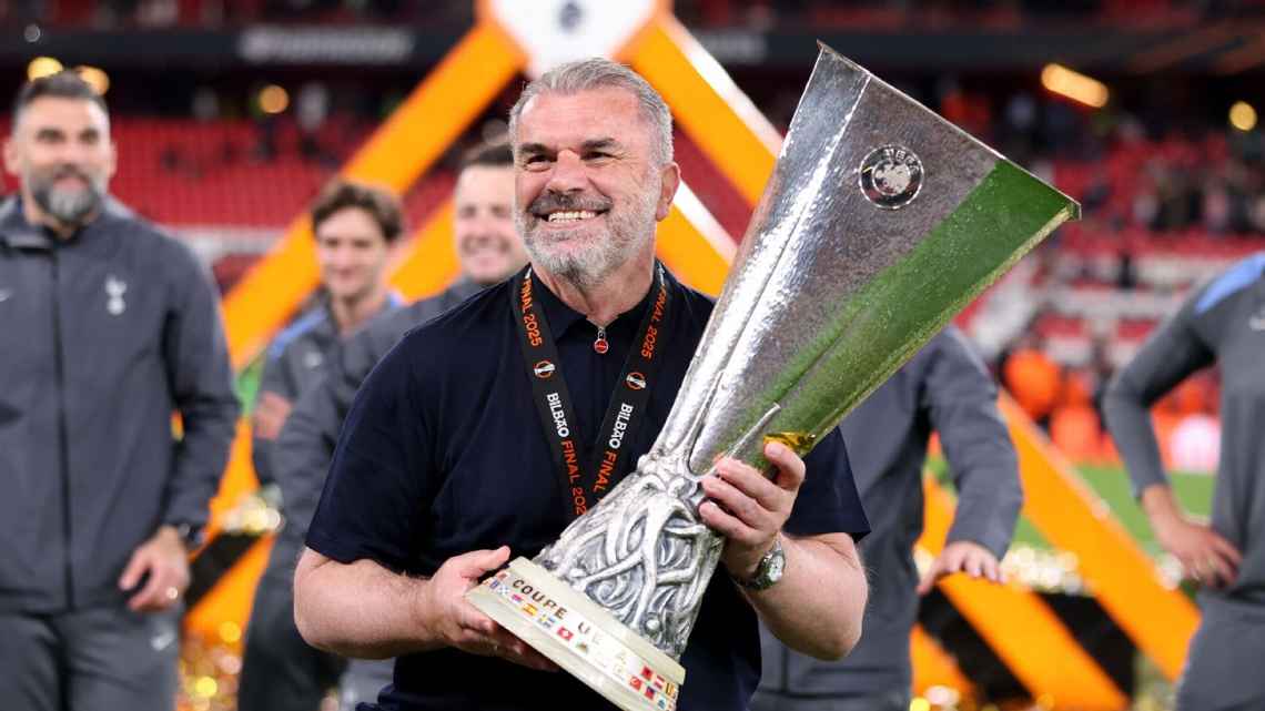 Pelatih Tottenham Hotspur rayakan kemenangan timnya di Europa League