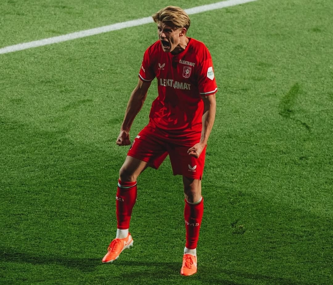Selebrasi Sam Steijn setelah mencetak gol penyeimbang bagi FC Twente atas NEC Nijmegen