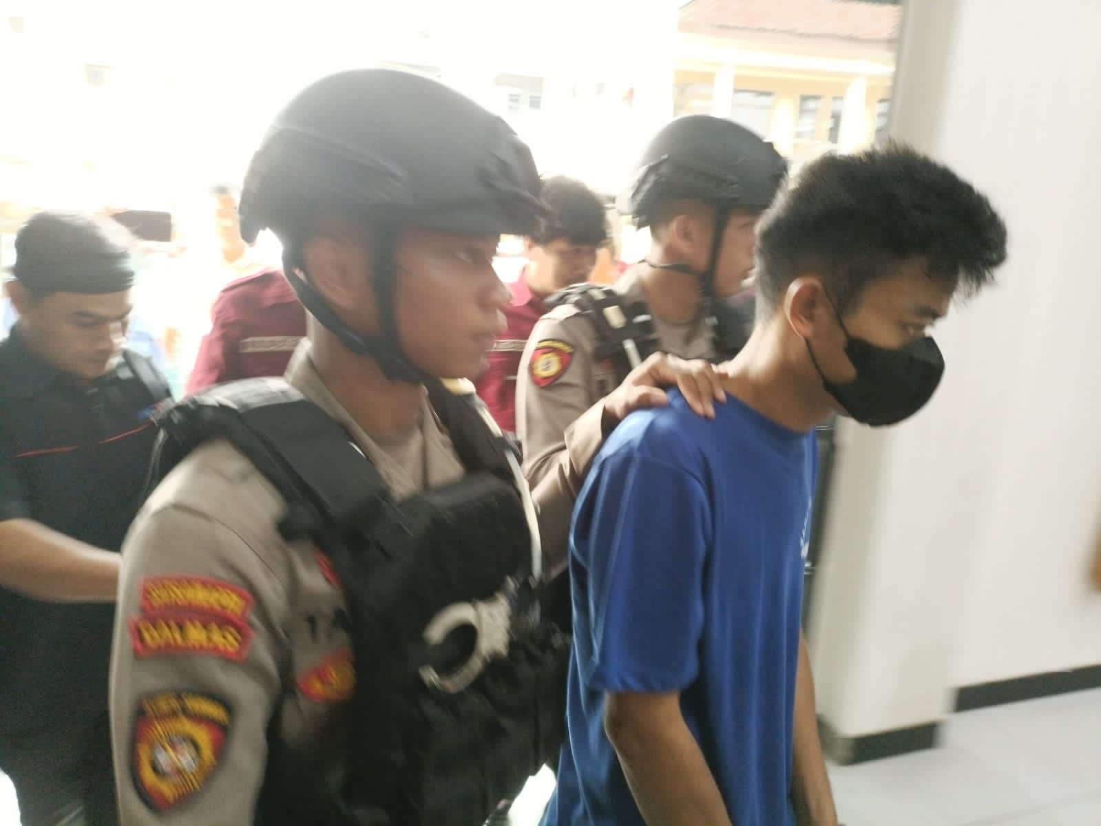 PESAKITAN: Wahid, 27, harus menjalani ancaman hukuman pidana mati atau seumur hidup setelah menghabisi nyawa kepala sekolah asal Magelang dengan cara diracun.