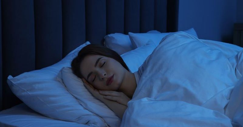 Menjaga tidur lebih berkualitas di malam hari.