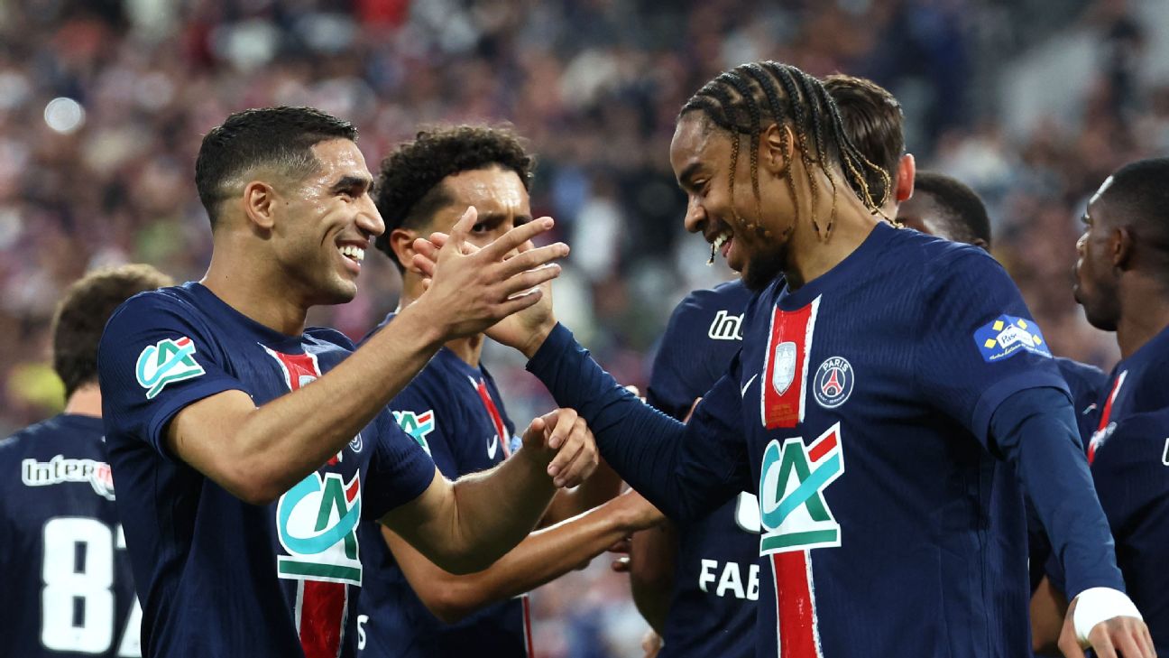 Selebrasi pemain PSG setelah raih gelar juara Coupe de France taklukkan Reims di final