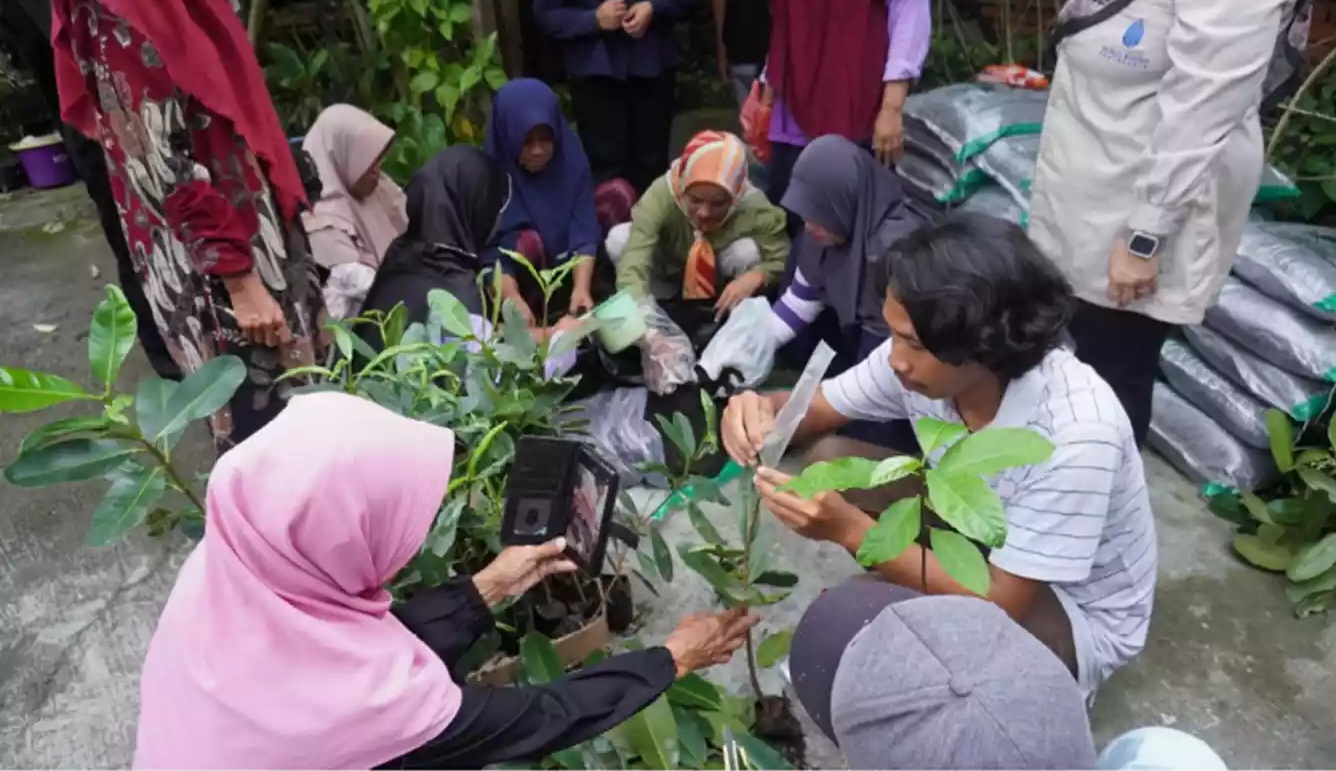 Sesi pengabdian masyarakat yang dilakukan civitas UMBY kepada Kelompok Wanita Tani (KWT) Guyup Rukun di Dusun Selogedong, Desa Argodadi, Kecamatan Sedayu, Kabupaten Bantul