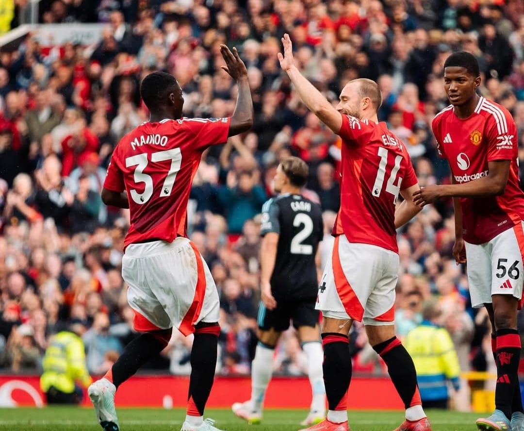 Selebrasi pemain Manchester United dalam kemenangan 2-0 di Old Trafford dalam pertandingan terakhir musim ini