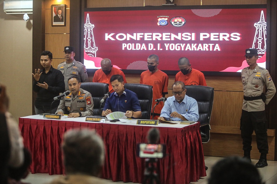 Polda DIJ menetapkan tiga tersangka baru dalam kasus penyalahgunaan tanah kas desa (TKD) di Kalurahan Maguwoharjo, Depok, Selasa (27/5/2025).