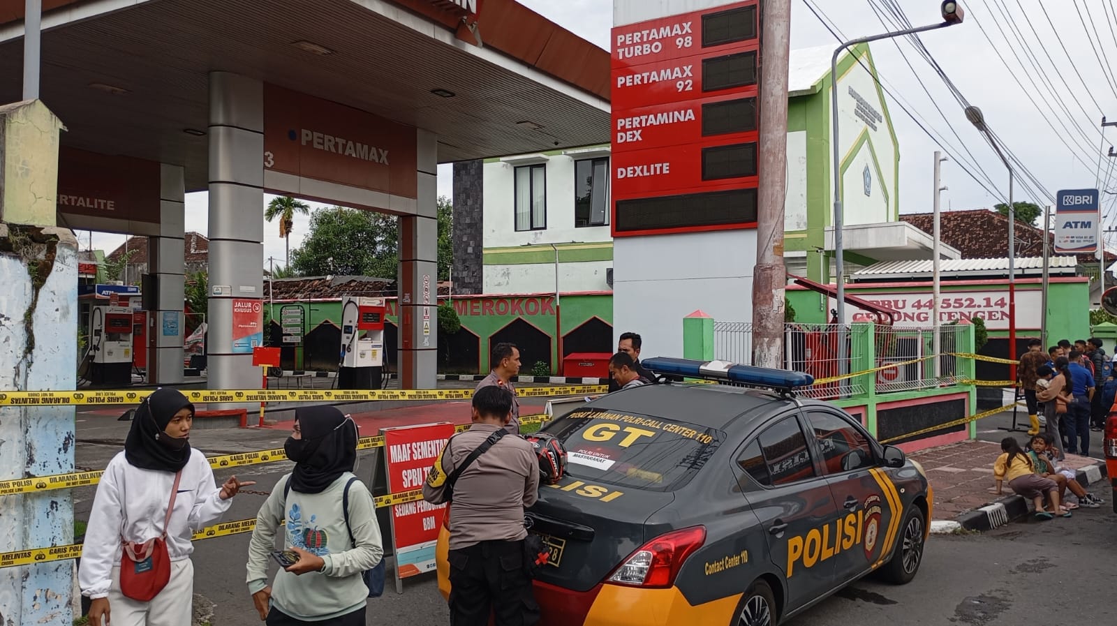 OLAH TKP: Kondisi SPBU Jalan Letjen Suprapto pasca kejadian kebakaran Selasa (27/5/2025).