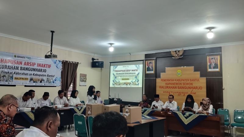 Pemusnahan Arsip di Kalurahan Bangunharjo, Bantul Rabu (28/5).