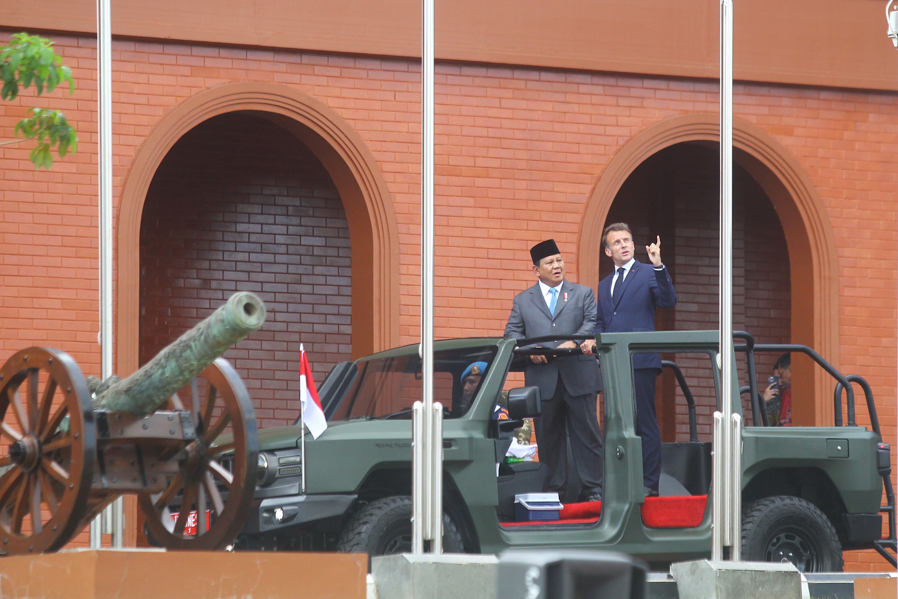 Rombongan Presiden Prabowo dan Presiden Prancis Macron saat di Akmil Magelang, Kamis (29/5).