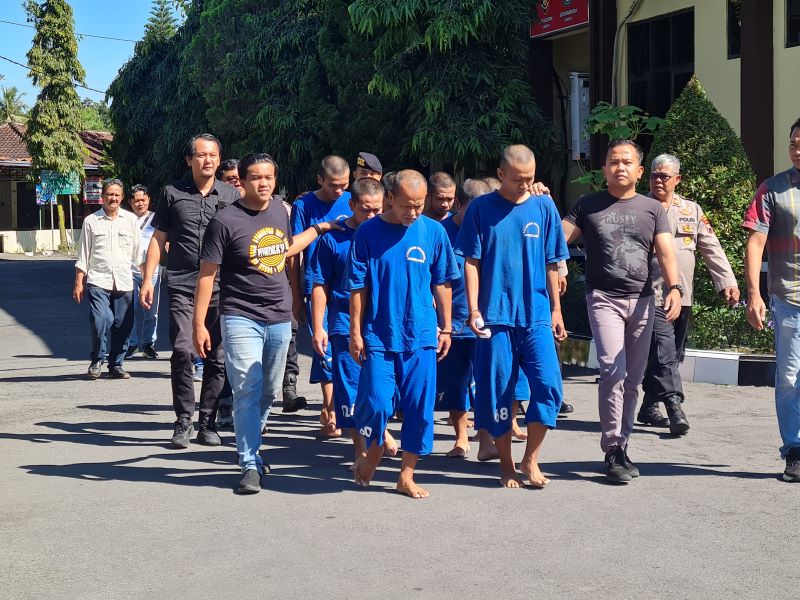DITANGKAP: Polisi menangkap RA yang tega menganiaya mantan adik iparnya hingga meninggal dunia.