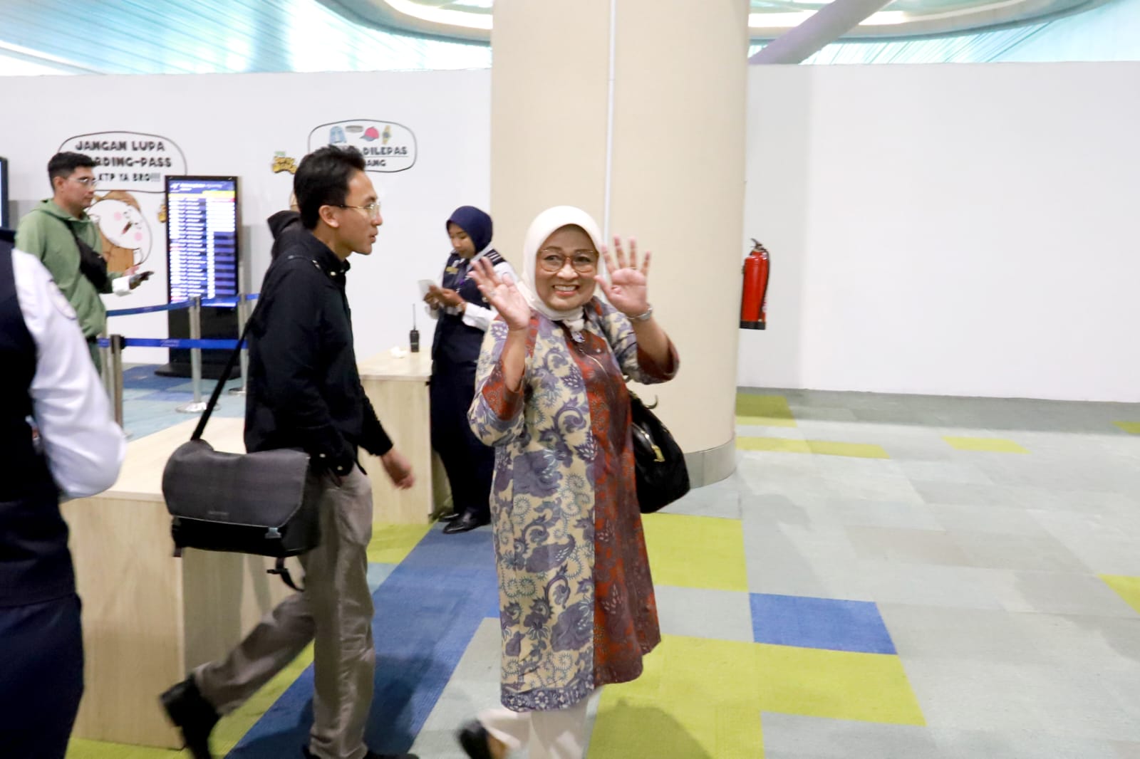 Bupati Kebumen Lilis Nuryani bertolak ke Markas Besar Unesco di Prancis melalui Bandara Yogyakarta International Airport (YIA).