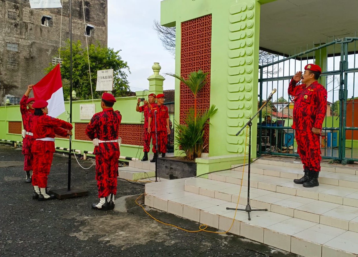 Peringati Hari Lahir Pancasila, DPC PDIP Jogja Gelar Upacara di Makam Ki Hajar Dewantoro