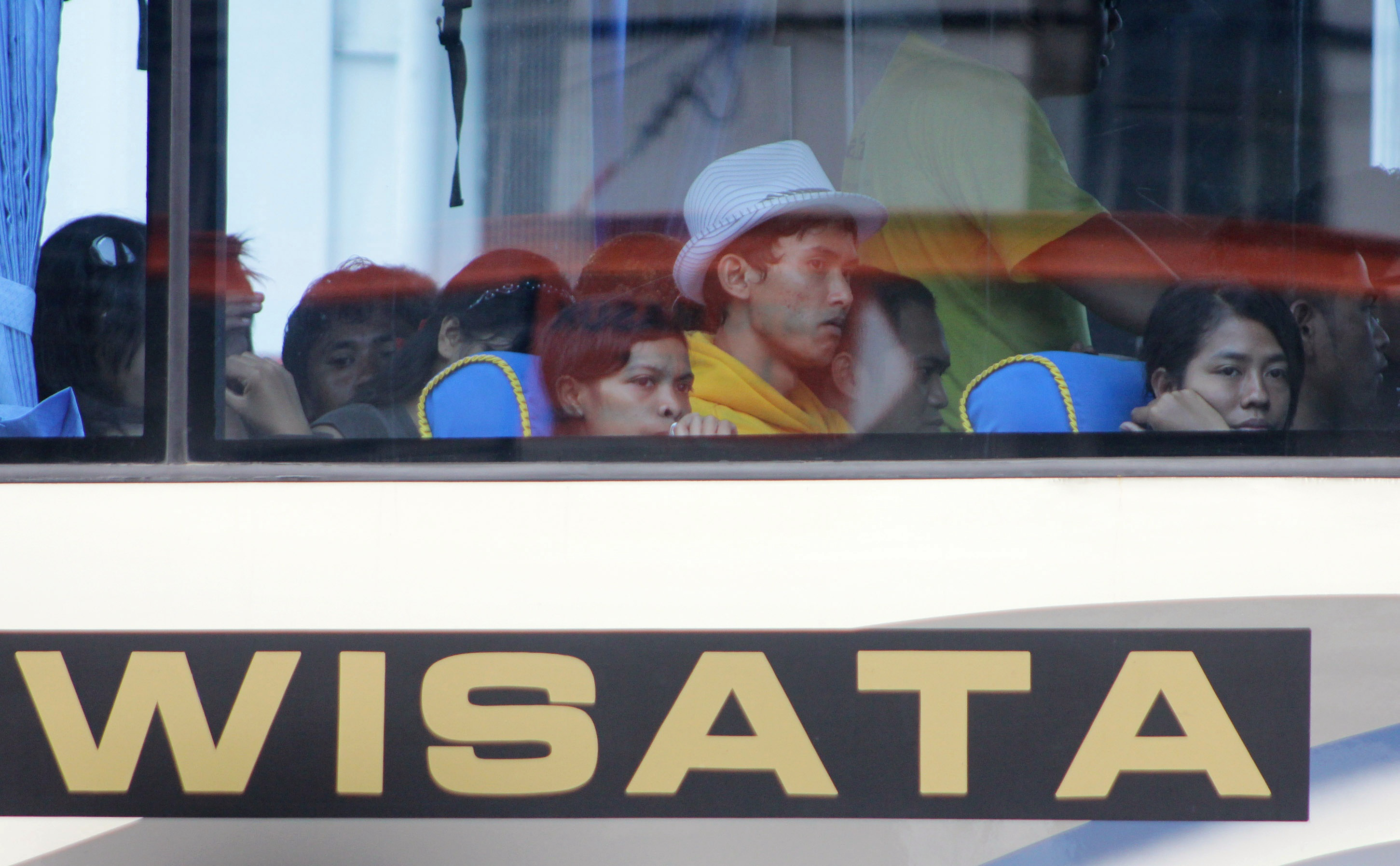 Wisatawan dari luar kota yang menggunakan bus di kawasan parkir Jalan Panembahan Senopati, Kota Jogja, kemarin (1/6). Kebijakan Gubernur Jawa Barat Dedi Mulyadi yang melarang study tour